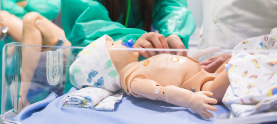 attività didattica su manichino neonato